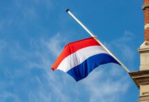 Nederlandse vlag halfstok