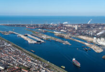 Luchtfoto Noordzeekanaal t.h.v. IJmuiden